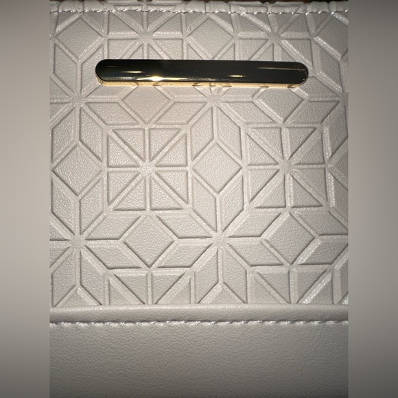 NWOT Neutral Embossed Origami Print Wallet - Picture 5 of 6
